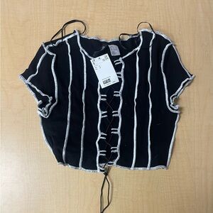 NWT DIVIDED women’s black/white shirt with tie up middle Adult small